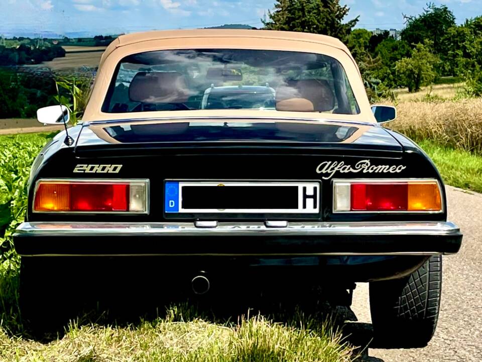 Bild 8/16 von Alfa Romeo 2000 Spider Veloce (1981)