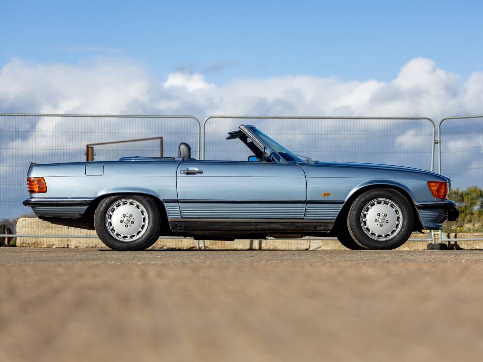 Image 16/47 of Mercedes-Benz 300 SL (1987)