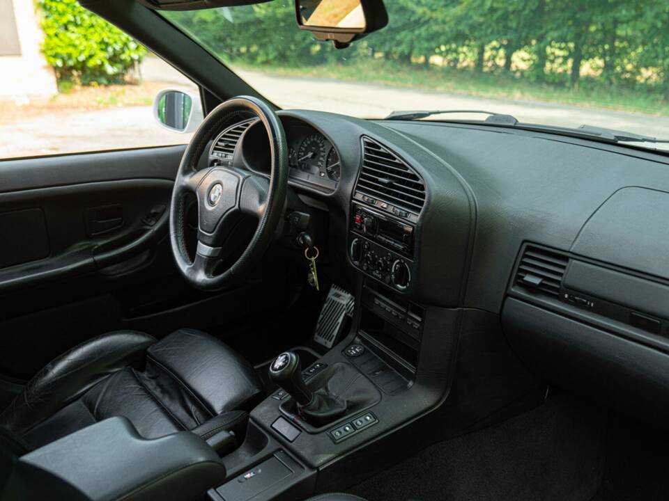 Bild 24/50 von BMW 318is "Class II" (1994)