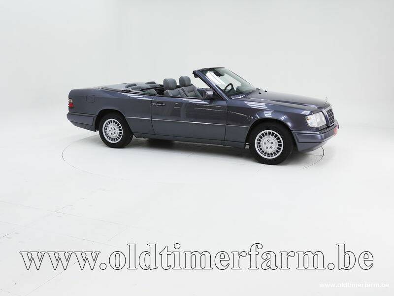 Immagine 3/15 di Mercedes-Benz E 220 (1995)