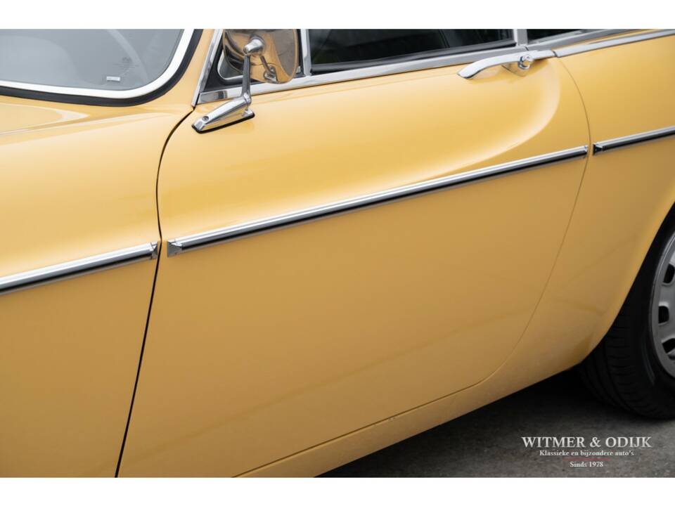 Image 18/50 of Volvo 1800 ES (1972)