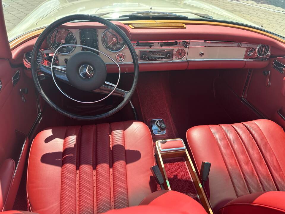 Image 15/30 of Mercedes-Benz 280 SL (1970)