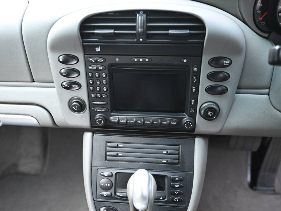 Bild 38/50 von Porsche 911 Carrera 4S (2004)