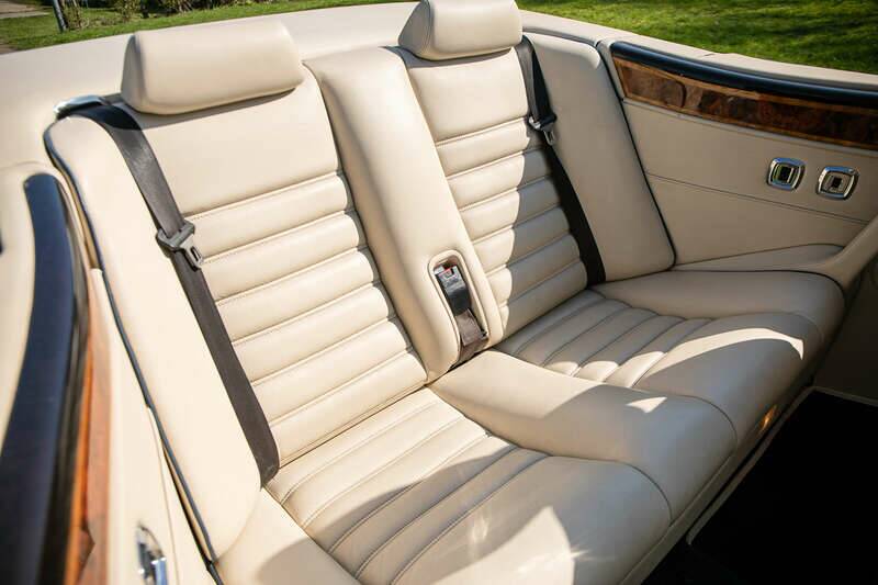 Image 25/50 of Bentley Azure Mulliner (1996)