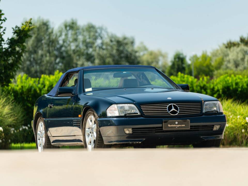 Image 12/45 of Mercedes-Benz 500 SL (1990)