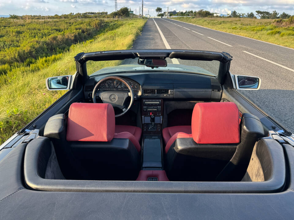 Image 17/23 of Mercedes-Benz SL 320 (1996)