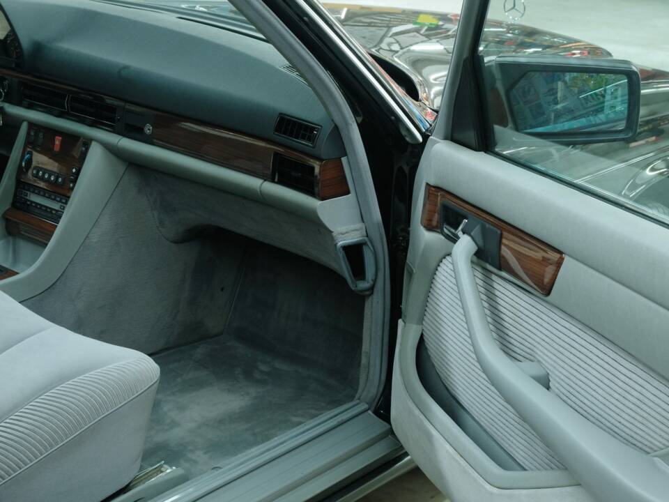 Bild 24/50 von Mercedes-Benz 300 SEL (1991)