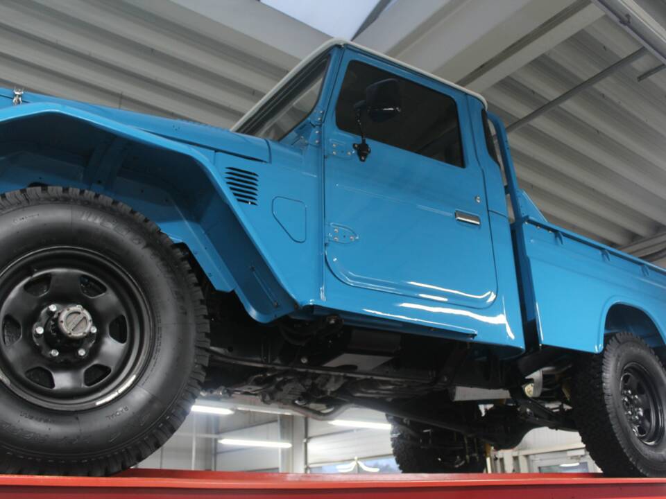 Bild 8/50 von Toyota Land Cruiser BJ 45 (1982)