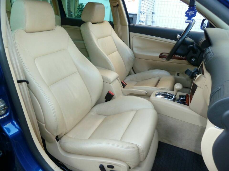 Bild 11/15 von Volkswagen Passat Variant 4.0 W8 (2003)