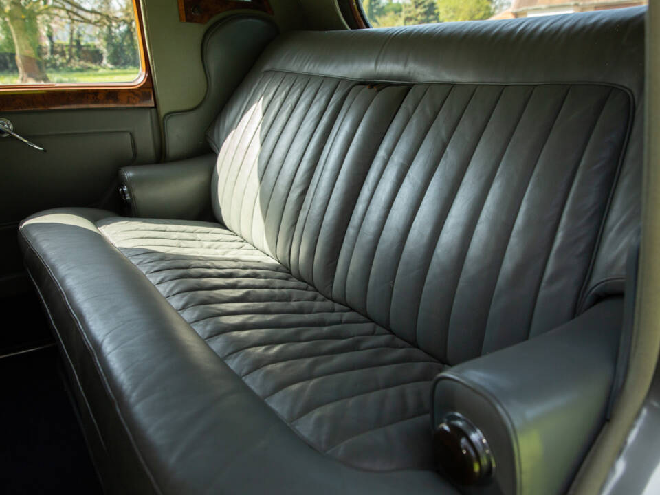 Image 14/38 of Rolls-Royce Silver Dawn (1954)