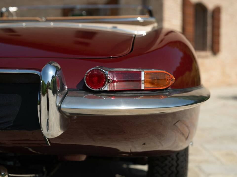 Image 25/50 de Jaguar E-Type 3.8 (1964)
