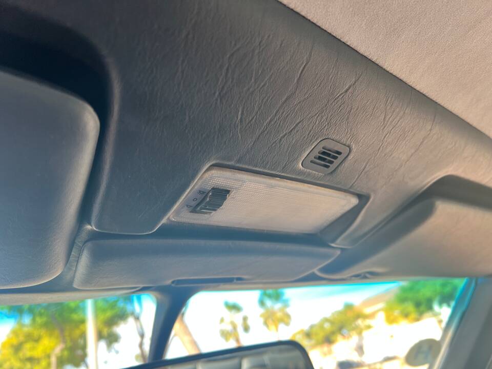 Image 31/77 of Mercedes-Benz 380 SEC (1982)