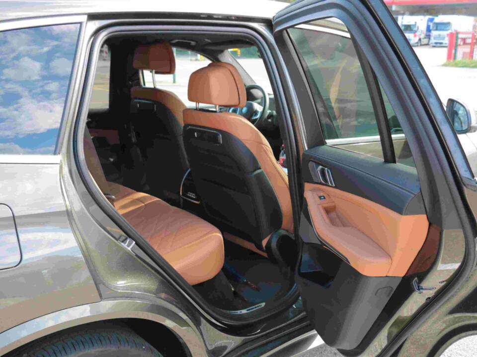 Bild 4/9 von BMW X5 xDrive50e (2023)