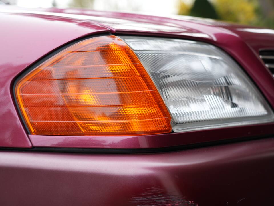 Image 16/95 of Mercedes-Benz 300 SL (1993)