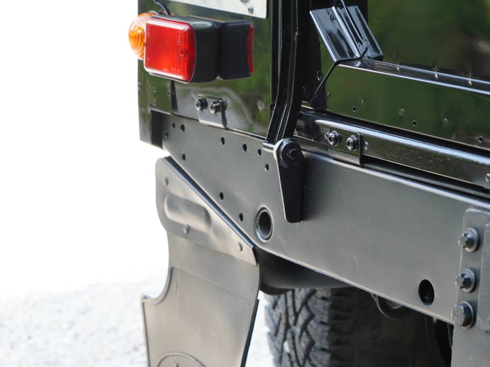 Bild 33/97 von Land Rover Defender 90 Td5 (2000)