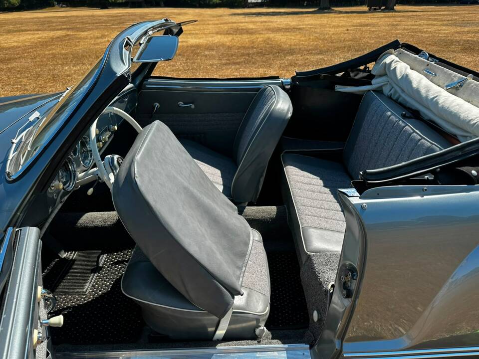 Image 32/48 of Volkswagen Karmann Ghia 1200 (1958)