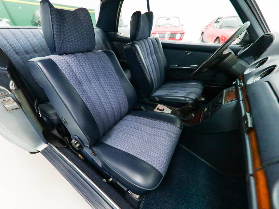 Bild 9/18 von Mercedes-Benz 230 C (1977)
