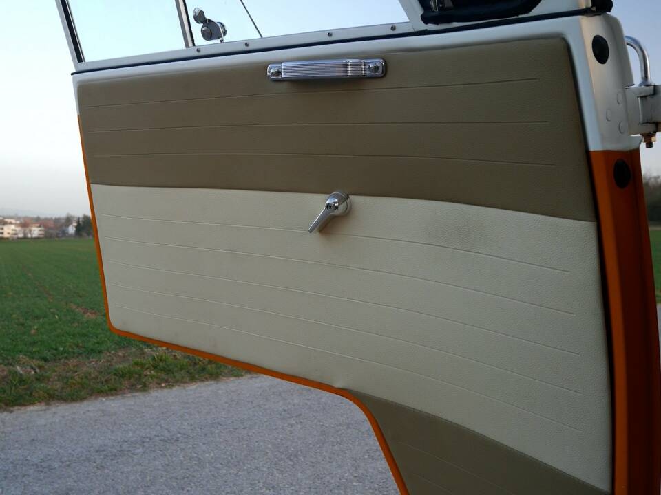 Image 19/30 of Volkswagen T1 Samba 1.2 (1961)