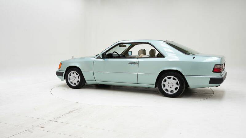 Bild 4/15 von Mercedes-Benz 300 CE (1992)