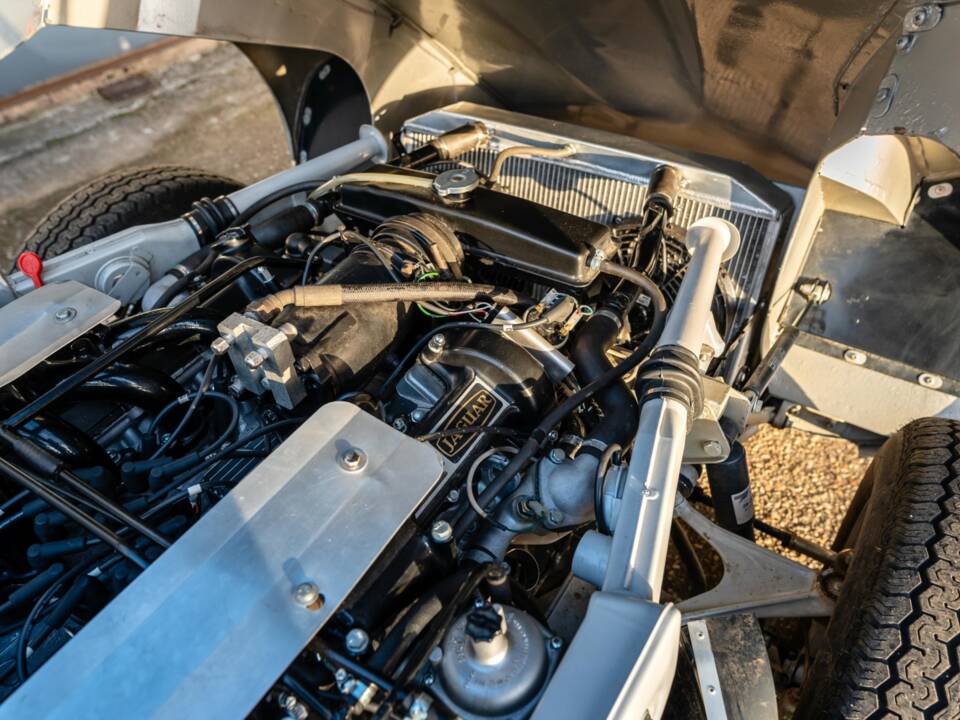 Bild 21/50 von Jaguar E-Type V12 (2+2) (1971)