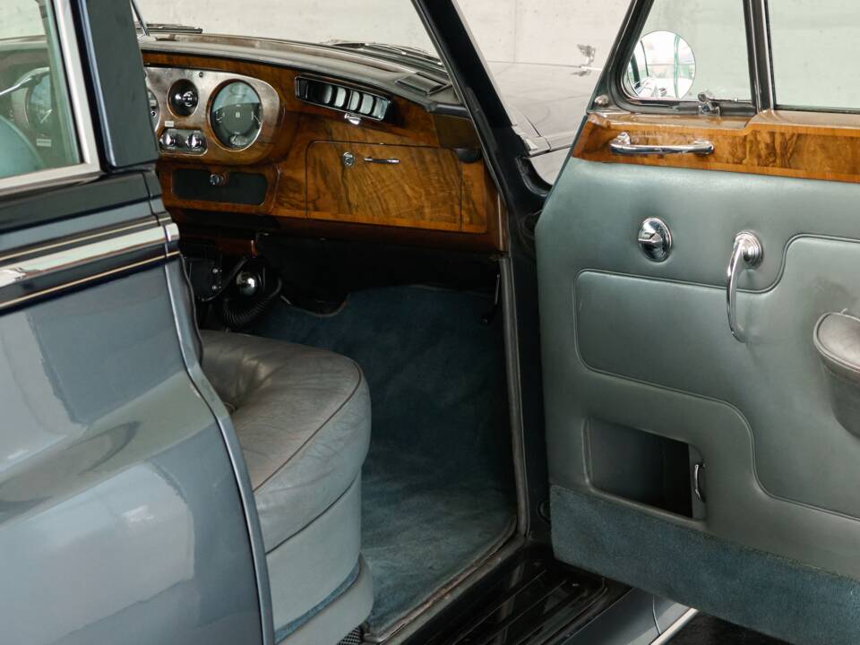 Image 44/50 of Bentley S 3 (1964)