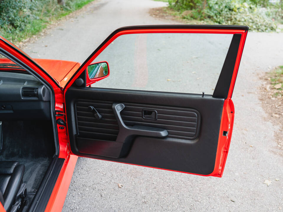 Image 23/50 of BMW M3 (1987)