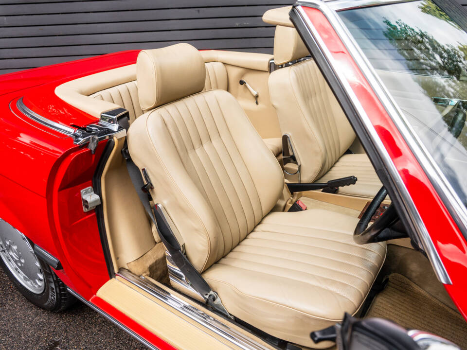 Image 40/59 of Mercedes-Benz 300 SL (1989)