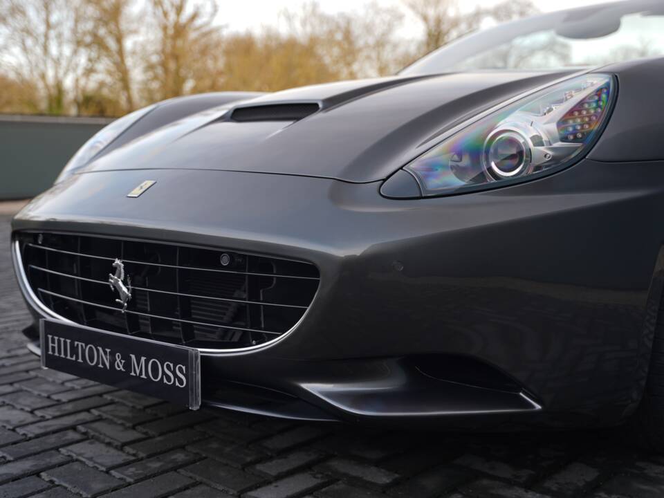 Image 36/50 of Ferrari California (2009)