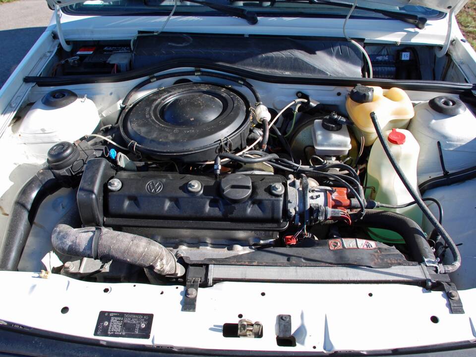 Immagine 25/29 di Volkswagen Polo II Hatchback 1.0 (1989)