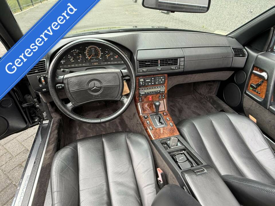 Image 28/50 of Mercedes-Benz 500 SL (1991)