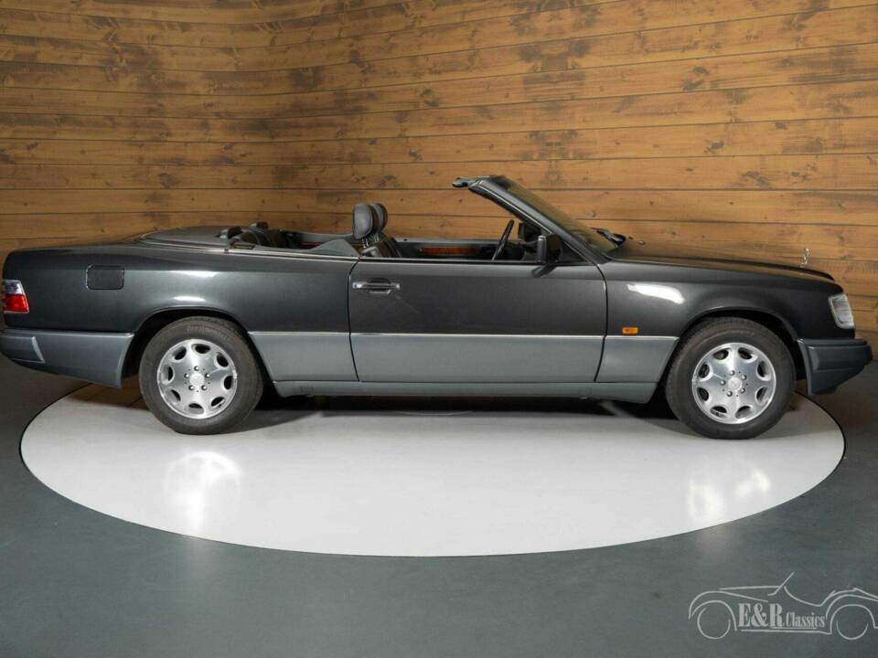 Bild 13/19 von Mercedes-Benz E 320 (1994)