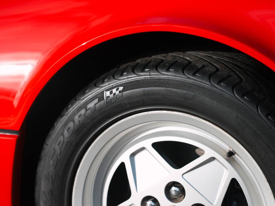 Afbeelding 10/41 van Ferrari 328 GTS (1989)