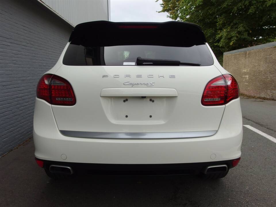 Bild 9/99 von Porsche Cayenne S (2010)