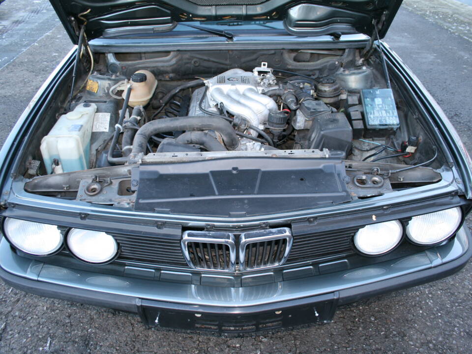 Bild 63/65 von BMW 520i (1987)