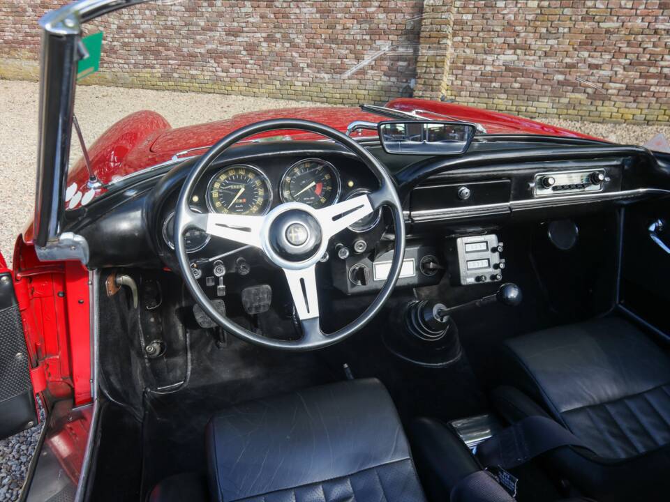 Image 3/50 of Alfa Romeo 2600 Spider (1962)