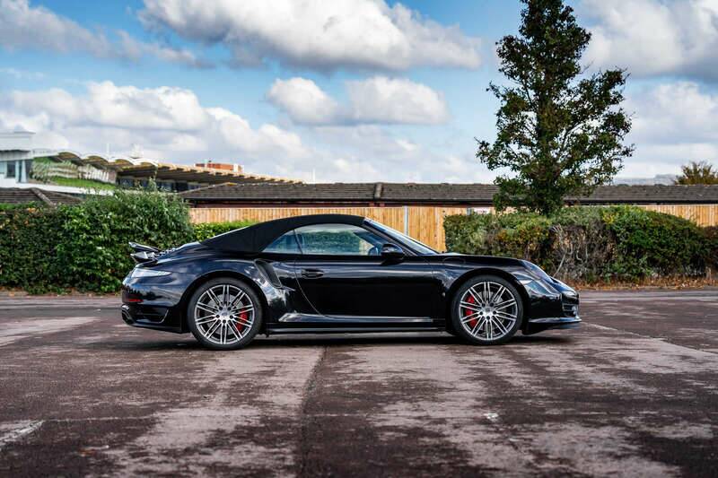 Immagine 13/50 di Porsche 911 Turbo (2015)