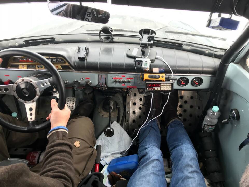 Image 16/18 of Volvo P 122 S (1966)