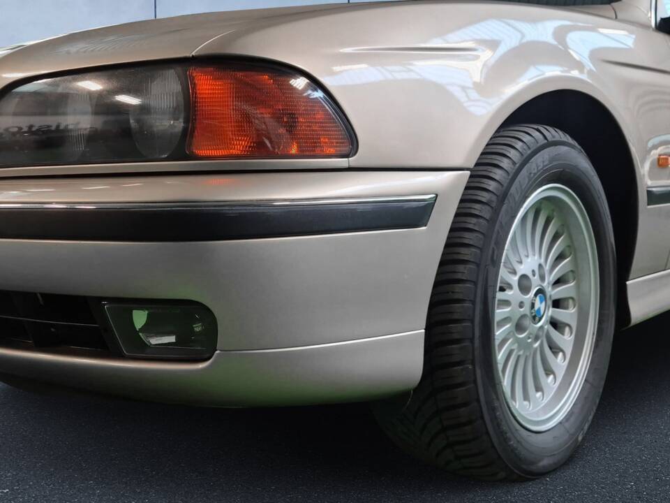 Image 6/13 of BMW 528i (1997)