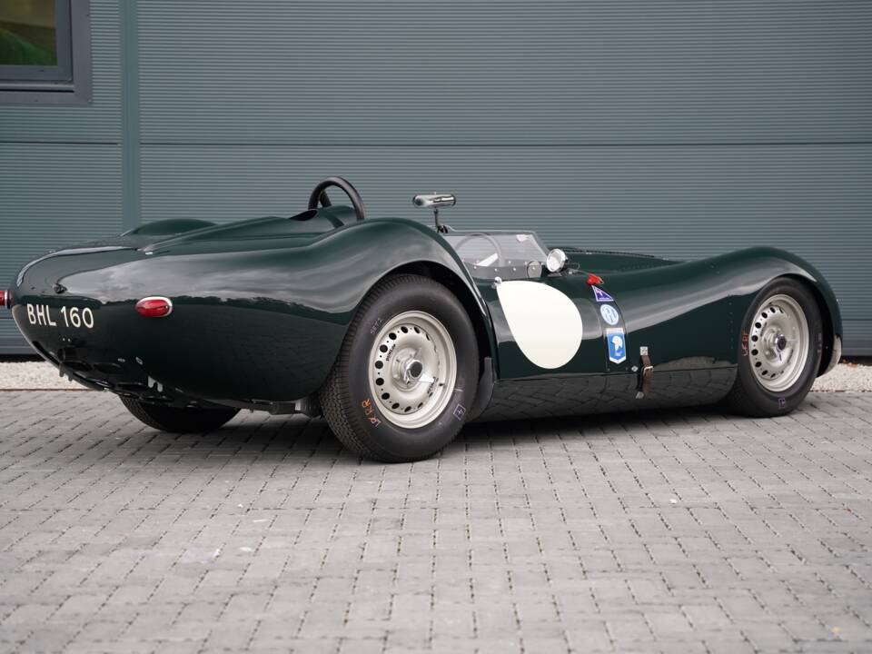 Image 5/50 of Lister Knobbly (1959)