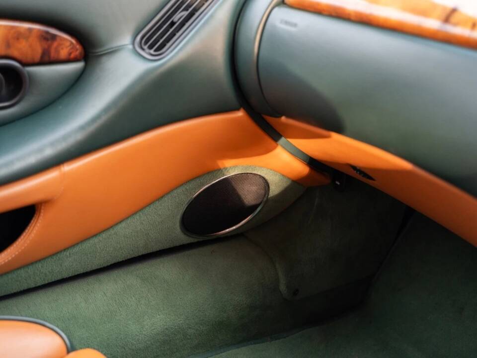 Image 21/27 de Aston Martin DB 7 Vantage (1999)