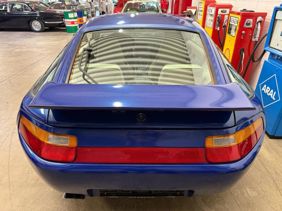 Bild 17/17 von Porsche 928 S4 (1990)