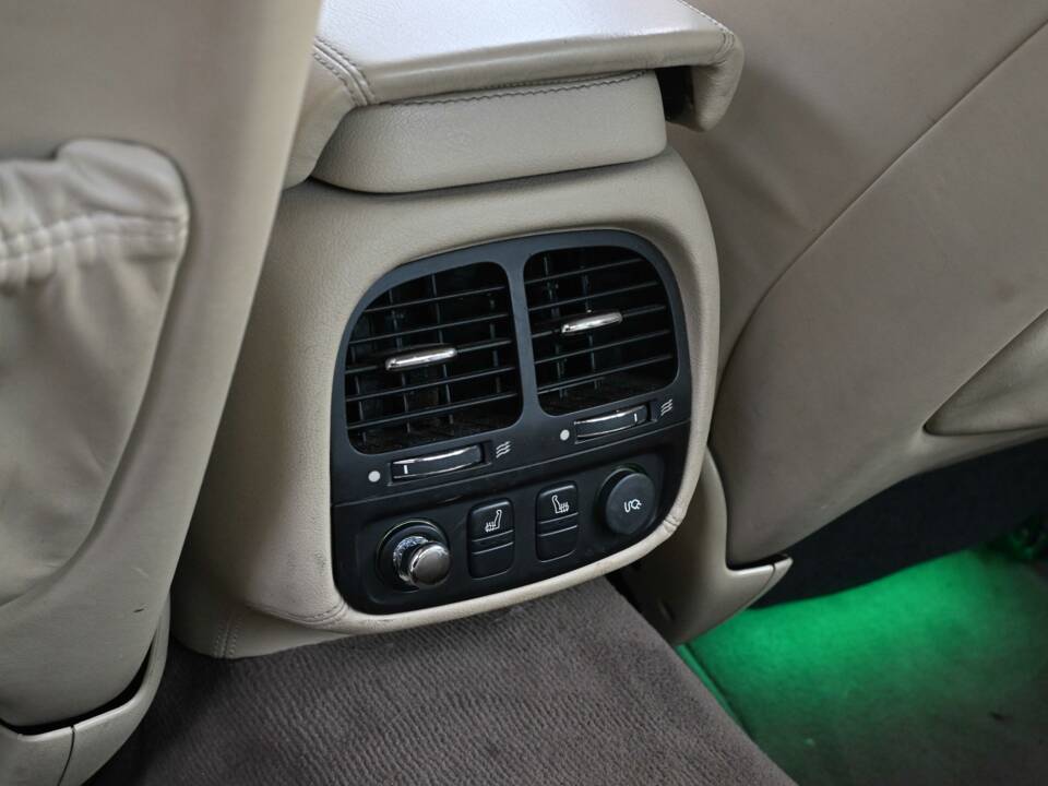Image 42/50 of Jaguar XJ 8 4.2 (2006)
