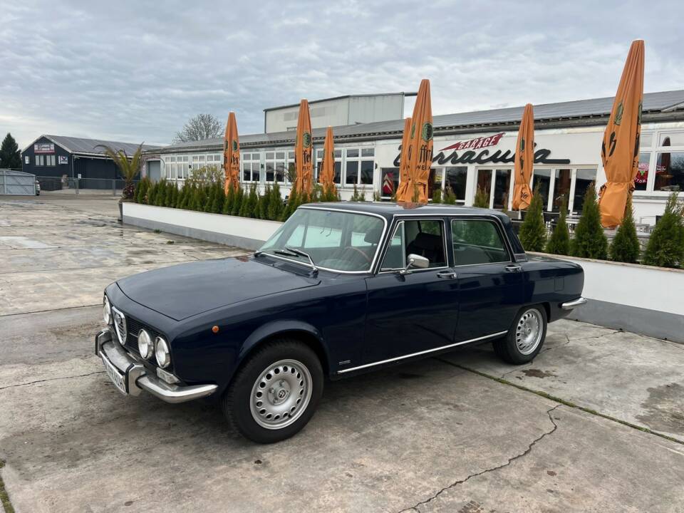 Image 1/4 de Alfa Romeo 2000 Berlina (1974)