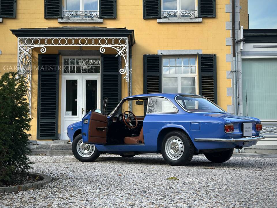 Bild 3/100 von Alfa Romeo Giulia GT 1300 Junior (1973)