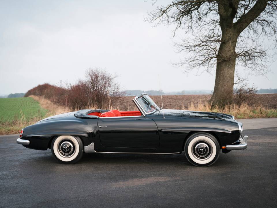 Image 13/22 of Mercedes-Benz 190 SL (1963)