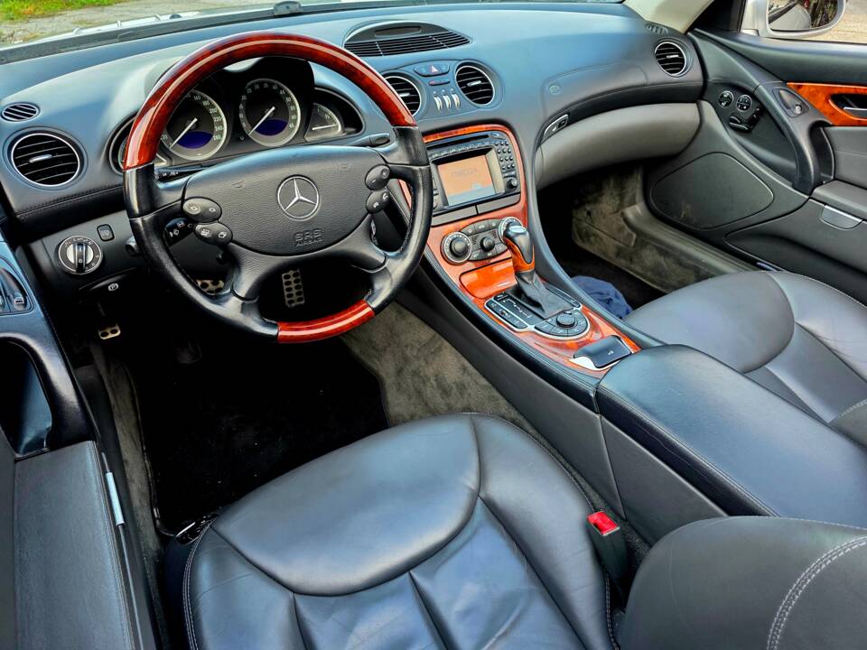 Image 18/39 of Mercedes-Benz SL 500 (2001)