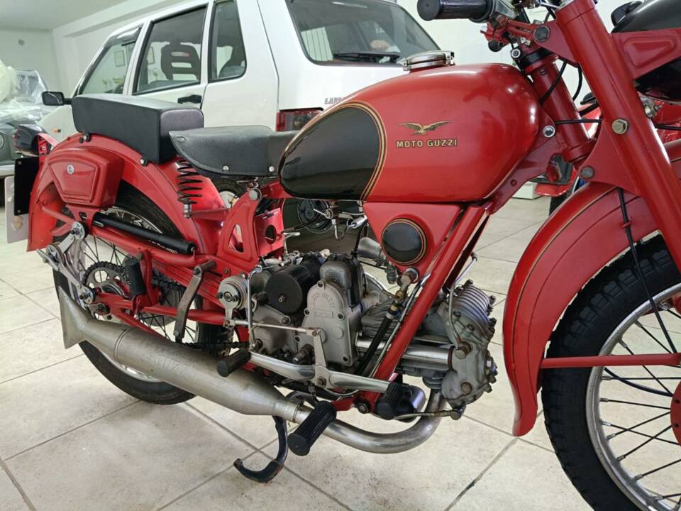 Afbeelding 21/39 van Moto Guzzi DUMMY (1950)