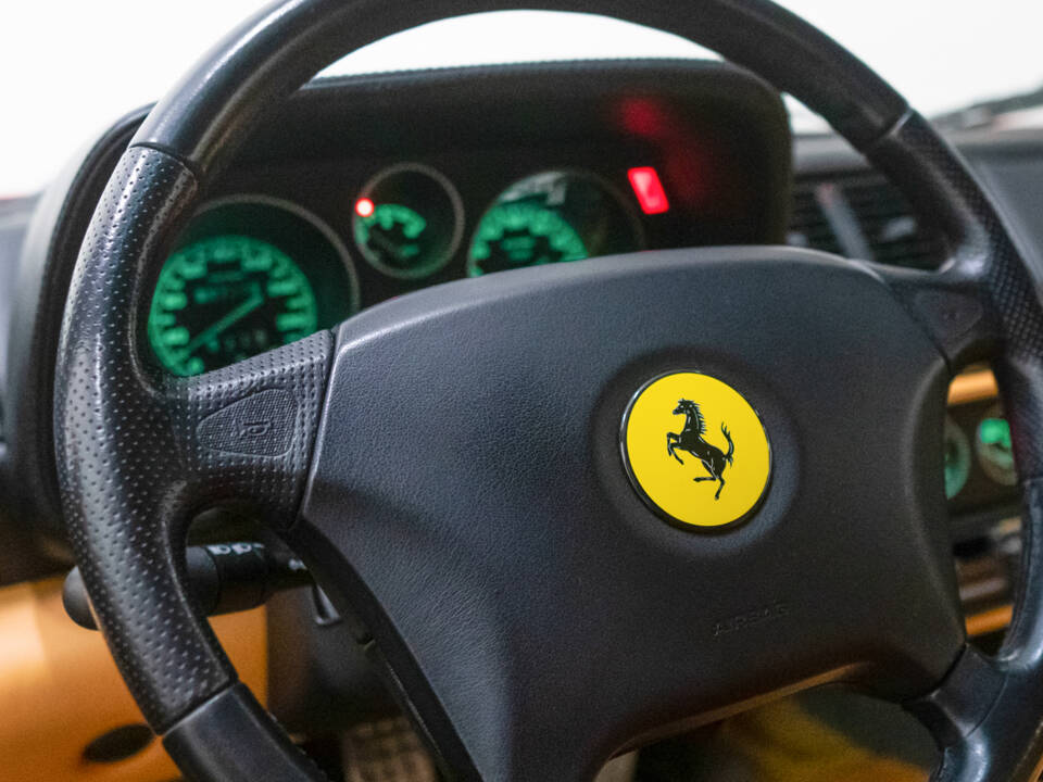 Imagen 23/39 de Ferrari F 355 Berlinetta (1997)