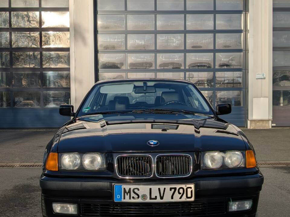 Immagine 36/72 di BMW 328i (1996)