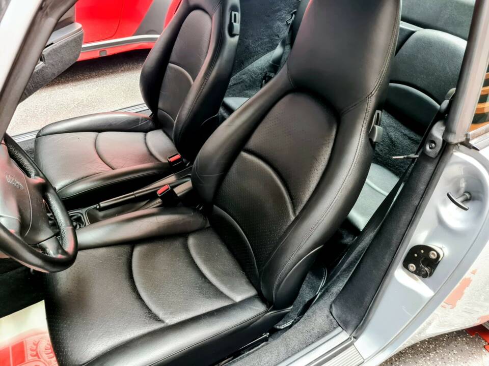 Immagine 14/34 di Porsche 911 Carrera (1996)